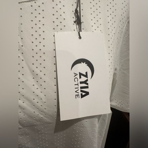 NWT Zyia White Vertical Chill Workout Tee - Picture 5 of 6
